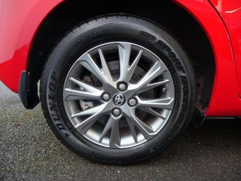 Toyota Yaris 1.5 VVT-h Icon Tech Petrol Hybrid E-CVT Euro 6 (s/s) 5dr