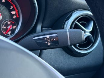 Mercedes-Benz GLA 1.6 GLA200 AMG Line (Premium Plus) SUV 5dr Petrol 7G-DCT Euro 6 