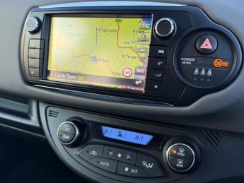 Toyota Yaris 1.5 VVT-h Icon Hatchback 5dr Petrol Hybrid E-CVT Euro 6 (101 ps)