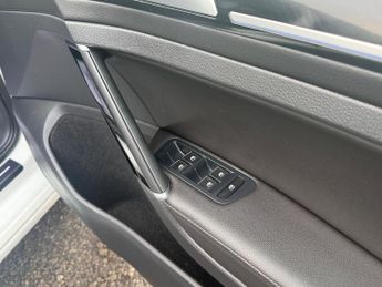 Volkswagen Golf 2.0 TSI BlueMotion Tech R Hatchback 5dr Petrol DSG 4Motion Euro 