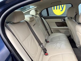 Jaguar XF 2.2d Premium Luxury Saloon 4dr Diesel Auto Euro 5 (s/s) (200 ps)