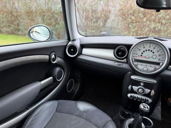 Mini Hatch 1.6 Cooper D Hatchback 3dr Diesel Manual Euro 4 (110 ps)