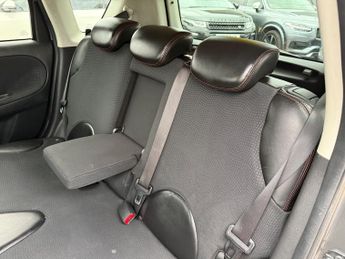 Nissan Note 1.6 16V Tekna Hatchback 5dr Petrol Auto Euro 5 (110 ps)