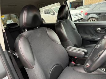 Nissan Note 1.6 16V Tekna Hatchback 5dr Petrol Auto Euro 5 (110 ps)