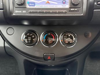 Nissan Note 1.6 16V Tekna Hatchback 5dr Petrol Auto Euro 5 (110 ps)