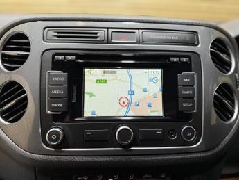 Volkswagen Tiguan 2.0 TDI BlueMotion Tech R-Line SUV 5dr Diesel DSG 4WD Euro 5 (s/