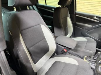 Volkswagen Tiguan 2.0 TDI BlueMotion Tech R-Line SUV 5dr Diesel DSG 4WD Euro 5 (s/