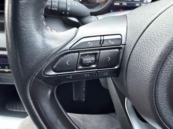 Toyota Yaris 1.5 VVT-h Design Hatchback 5dr Petrol Hybrid E-CVT Euro 6 (s/s) 