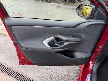 Toyota Yaris 1.5 VVT-h Design Hatchback 5dr Petrol Hybrid E-CVT Euro 6 (s/s) 