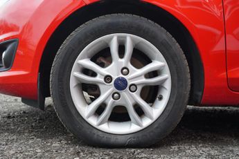 Ford Fiesta 1.0T EcoBoost Zetec Hatchback 5dr Petrol Powershift Euro 6 (100 