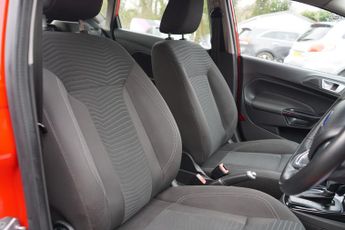 Ford Fiesta 1.0T EcoBoost Zetec Hatchback 5dr Petrol Powershift Euro 6 (100 