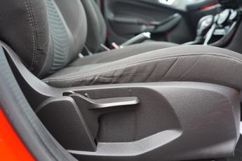 Ford Fiesta 1.0T EcoBoost Zetec Hatchback 5dr Petrol Powershift Euro 6 (100 