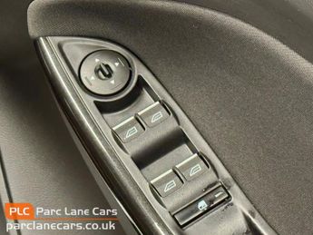 Ford Focus 1.6 Titanium Hatchback 5dr Petrol AUTOMATIC - ONLY 36000 MILES -