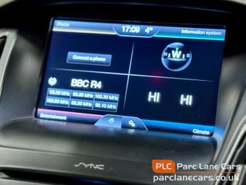 Ford Focus 1.6 Titanium Hatchback 5dr Petrol AUTOMATIC - ONLY 36000 MILES -