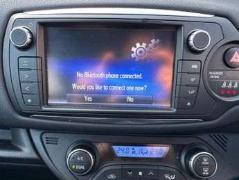 Toyota Yaris 1.5 VVT-h Orange Edition Petrol Hybrid E-CVT Euro 6 5dr 1 Owner 