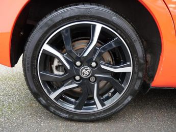 Toyota Yaris 1.5 VVT-h Orange Edition Petrol Hybrid E-CVT Euro 6 5dr 1 Owner 