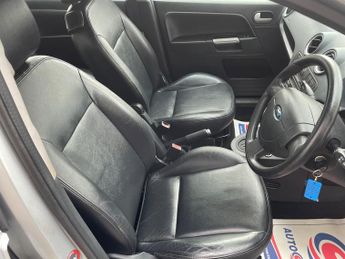 Ford Fusion 1.6 Zetec Climate Hatchback 5dr Petrol Automatic (181 g/km, 99 b