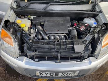 Ford Fusion 1.6 Zetec Climate Hatchback 5dr Petrol Automatic (181 g/km, 99 b
