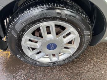 Ford Fusion 1.6 Zetec Climate Hatchback 5dr Petrol Automatic (181 g/km, 99 b