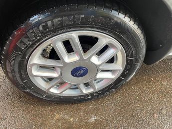 Ford Fusion 1.6 Zetec Climate Hatchback 5dr Petrol Automatic (181 g/km, 99 b