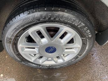 Ford Fusion 1.6 Zetec Climate Hatchback 5dr Petrol Automatic (181 g/km, 99 b