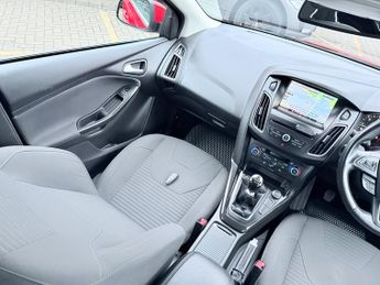 Ford Focus 2.0 TDCi Titanium Hatchback 5dr Diesel Manual Euro 6 (s/s) (150 