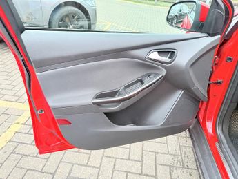 Ford Focus 2.0 TDCi Titanium Hatchback 5dr Diesel Manual Euro 6 (s/s) (150 