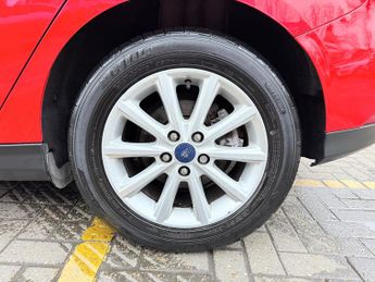 Ford Focus 2.0 TDCi Titanium Hatchback 5dr Diesel Manual Euro 6 (s/s) (150 