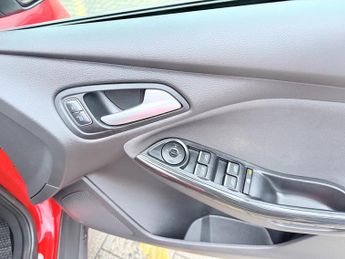 Ford Focus 2.0 TDCi Titanium Hatchback 5dr Diesel Manual Euro 6 (s/s) (150 