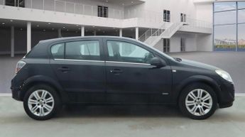 Vauxhall Astra 1.8i 16v Design Hatchback 5dr Petrol Automatic (187 g/km, 138 bh