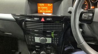 Vauxhall Astra 1.8i 16v Design Hatchback 5dr Petrol Automatic (187 g/km, 138 bh