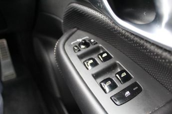 Volvo XC90 2.0 B5 MHEV R-Design SUV 5dr  Diesel Hybrid Auto 4WD 7 SEAT SAT 