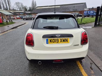 Mini Hatch 1.5 Cooper Classic Hatchback 5dr Petrol Steptronic Euro 6 (s/s) 