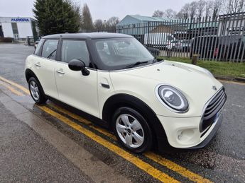 Mini Hatch 1.5 Cooper Classic Hatchback 5dr Petrol Steptronic Euro 6 (s/s) 