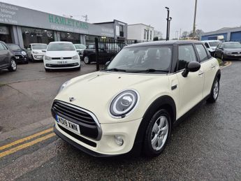 Mini Hatch 1.5 Cooper Classic Hatchback 5dr Petrol Steptronic Euro 6 (s/s) 