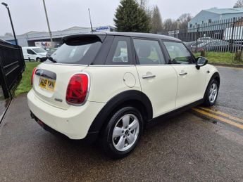 Mini Hatch 1.5 Cooper Classic Hatchback 5dr Petrol Steptronic Euro 6 (s/s) 