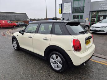 Mini Hatch 1.5 Cooper Classic Hatchback 5dr Petrol Steptronic Euro 6 (s/s) 
