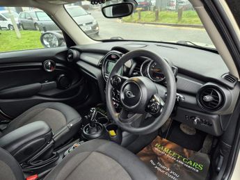 Mini Hatch 1.5 Cooper Classic Hatchback 5dr Petrol Steptronic Euro 6 (s/s) 