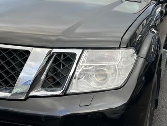 Nissan Pathfinder 2.5 dCi Tekna SUV 5dr Diesel Auto 4WD Euro 4 (190 ps)