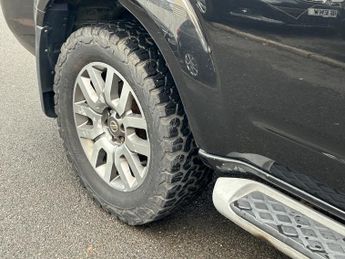 Nissan Pathfinder 2.5 dCi Tekna SUV 5dr Diesel Auto 4WD Euro 4 (190 ps)