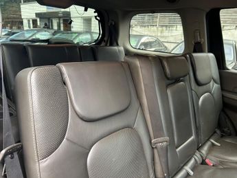 Nissan Pathfinder 2.5 dCi Tekna SUV 5dr Diesel Auto 4WD Euro 4 (190 ps)