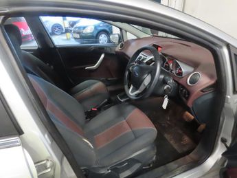 Ford Fiesta 1.4 Zetec Hatchback 5dr Petrol Automatic (154 g/km, 94 bhp)
