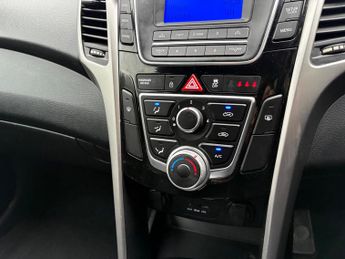 Hyundai i30 1.6 CRDi Blue Drive Active Hatchback 5dr Diesel Manual Euro 5 (s