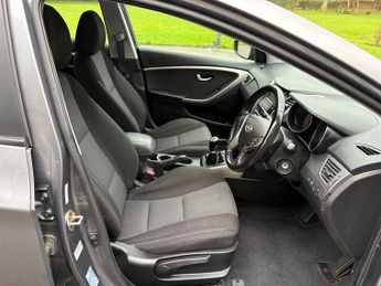 Hyundai i30 1.6 CRDi Blue Drive Active Hatchback 5dr Diesel Manual Euro 5 (s