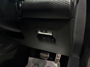 Land Rover Range Rover Velar 2.0 D240 R-Dynamic SE SUV 5dr Diesel Auto 4WD Euro 6 (s/s) (240 