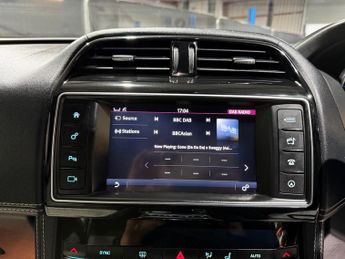 Jaguar F-Pace 2.0 D180 R-Sport SUV 5dr Diesel Auto AWD Euro 6 (s/s) (180 ps)