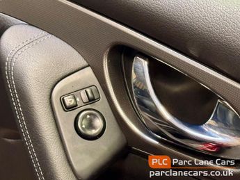 Nissan Qashqai 1.6 dCi Tekna SUV 5dr Diesel XTRON - ONLY 24000 MILES - AUTOMATI