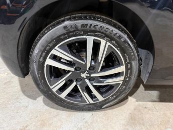Peugeot 208 1.2 PureTech Allure Premium + Hatchback 5dr Petrol EAT Euro 6 (s