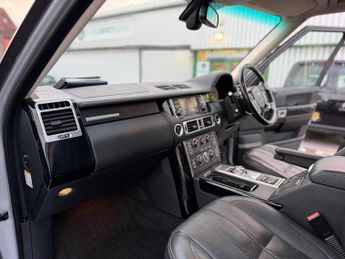 Land Rover Range Rover 4.4 TD V8 Vogue SE SUV 5dr Diesel Auto 4WD Euro 5 (313 bhp)