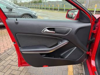 Mercedes-Benz GLA 1.6 GLA180 AMG Line Edition SUV 5dr Petrol 7G-DCT Euro 6 (s/s) (